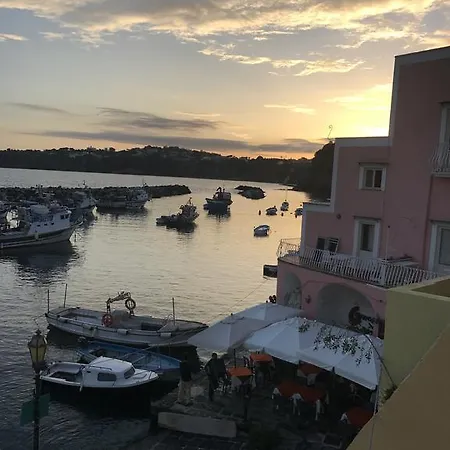 Appartamento La Casa Di Titina Procida